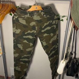 camo american eagle courderoy pants